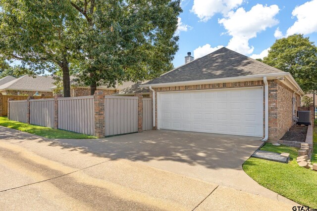 265 Bunker Dr, Tyler, TX 75703 - garage with driveway
