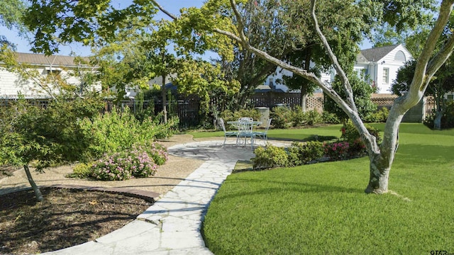 view of home's community featuring a lawn