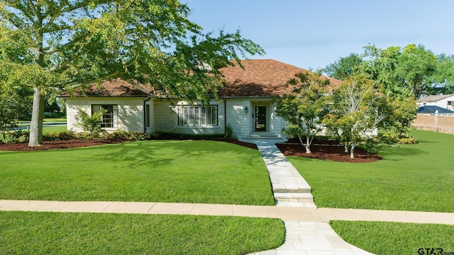 view of front of home with a front lawn