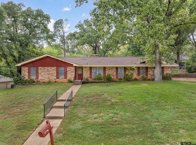 single story home with a front yard