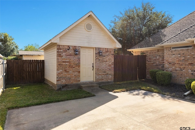 view of outbuilding with a yard