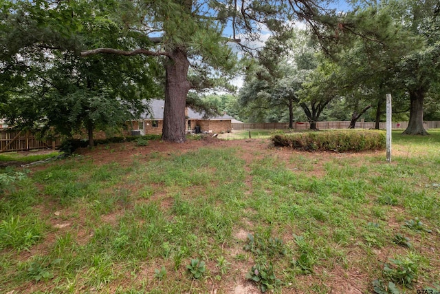 9331 Londonderry Dr, Tyler, TX 75703 - view of yard with fence