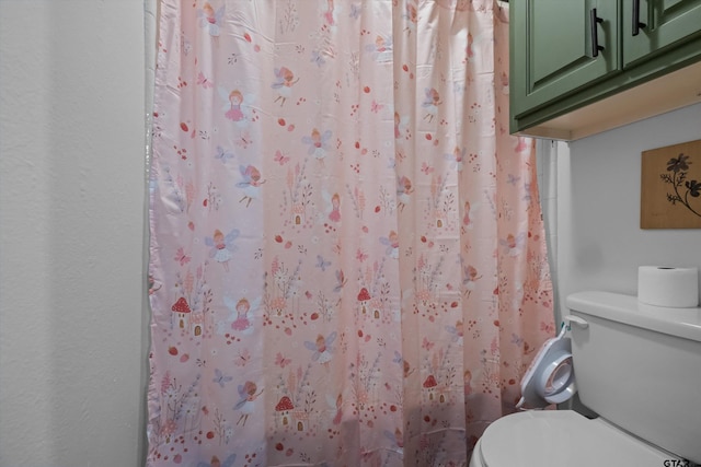 9331 Londonderry Dr, Tyler, TX 75703 - bathroom with toilet and a shower with shower curtain