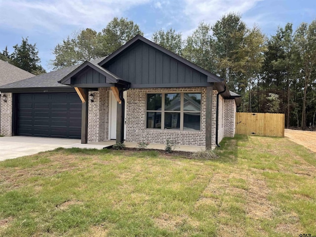 view of front of home featuring a front lawn and a garage