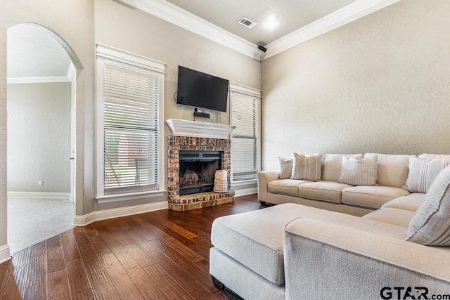 living room featuring visible vents, ornamental molding, and wood-type flooring