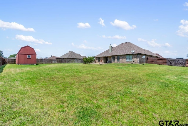 view of yard featuring a fenced backyard and an outbuilding