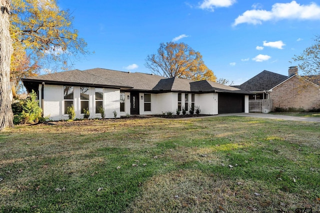 view of front of home with a front lawn