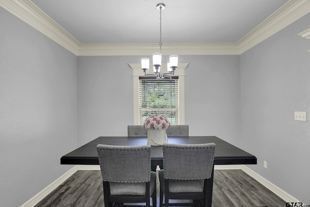 dining space with dark wood-style floors, a notable chandelier, and crown molding