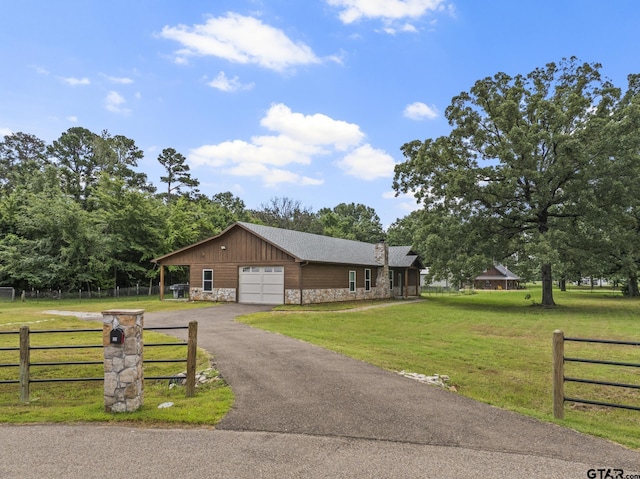 view of front of home featuring a front lawn and a garage