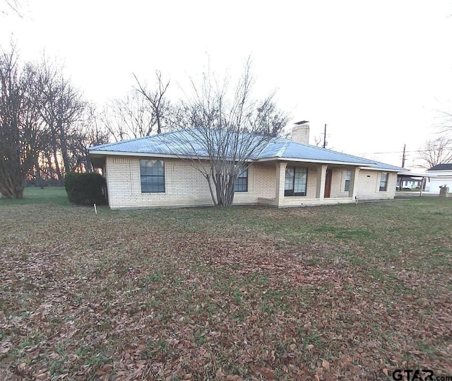 ranch-style home featuring a front yard