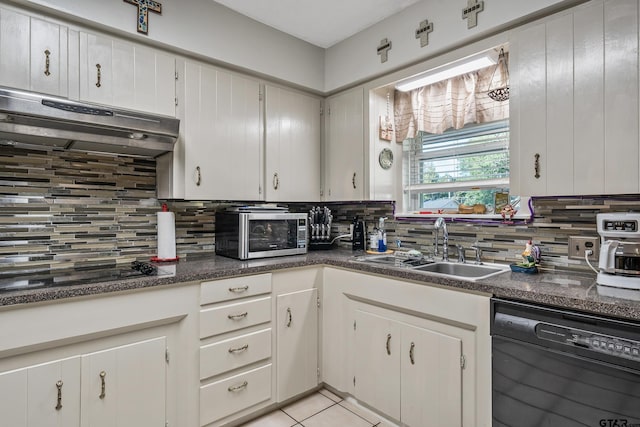 kitchen featuring a sink, decorative backsplash, black appliances, under cabinet range hood, and dark countertops