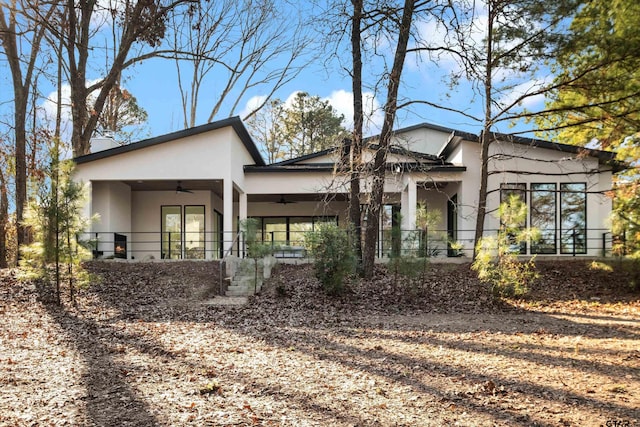 view of front of home featuring ceiling fan and covered porch