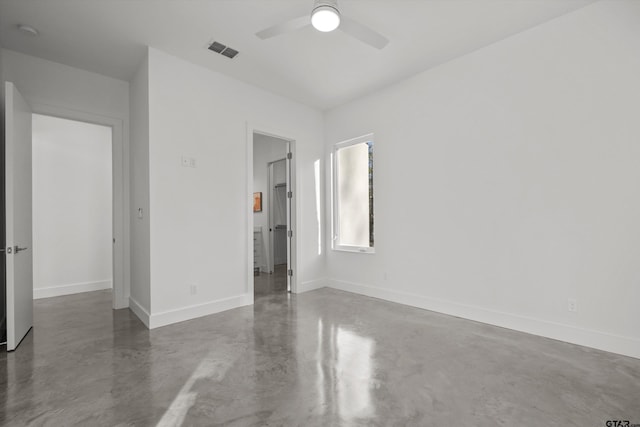 empty room with ceiling fan