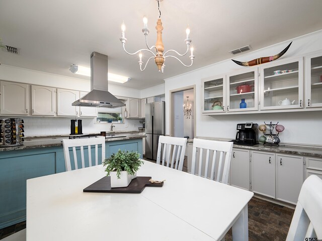 4922 Leaning Oaks Dr, Flint, TX 75762 - dining room featuring a chandelier