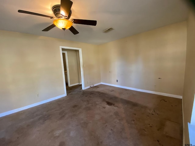 empty room featuring ceiling fan