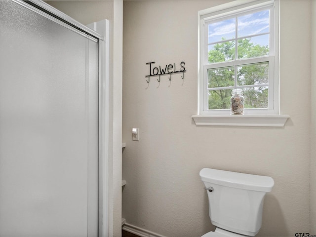 121 Rolling Rdg, Holly Lake Ranch, TX 75765 - bathroom with a shower with shower door and toilet