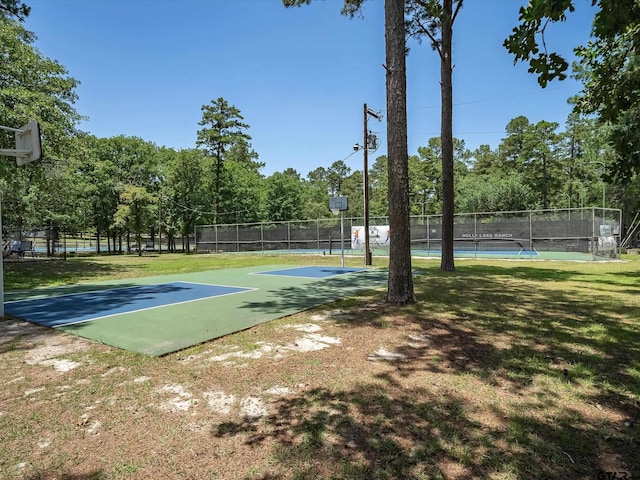 121 Rolling Rdg, Holly Lake Ranch, TX 75765 - view of sport court with community basketball court and a tennis court