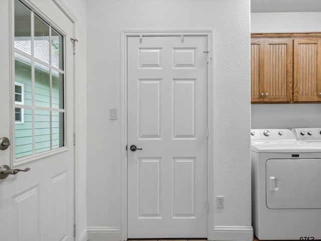 121 Rolling Rdg, Holly Lake Ranch, TX 75765 - washroom featuring cabinet space, separate washer and dryer, and a textured wall