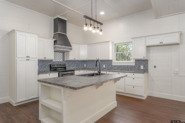 kitchen featuring dark wood finished floors, electric stove, a sink, and custom exhaust hood