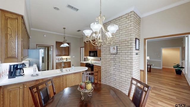 dining space featuring light wood-style flooring, visible vents, a chandelier, and crown molding