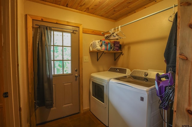 308 N Kay St, Winona, TX 75792 - laundry room featuring independent washer and dryer, wooden ceiling, and dark tile patterned flooring