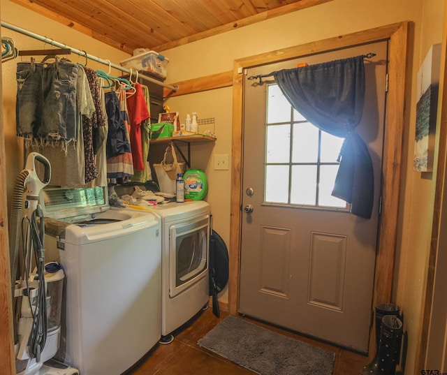 308 N Kay St, Winona, TX 75792 - laundry area featuring washing machine and dryer and wooden ceiling