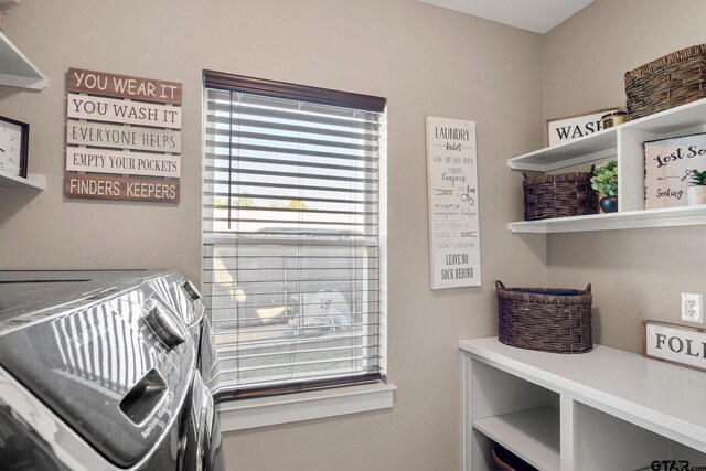 washroom featuring washer and clothes dryer