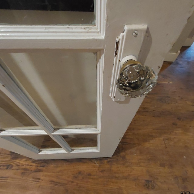 601 Holbrook St, Mount Vernon, TX 75457 - detailed view of wood finished floors