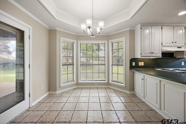 19173 Greenleaf Dr, Flint, TX 75762 - unfurnished dining area with a tray ceiling, a chandelier, crown molding, and baseboards
