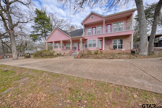 view of front of house featuring a balcony and a porch