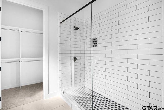 bathroom featuring a tile shower and tile patterned floors