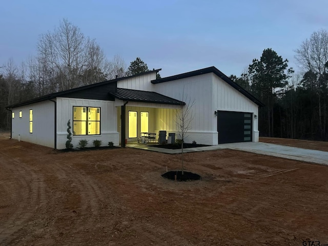 view of front of property featuring a garage