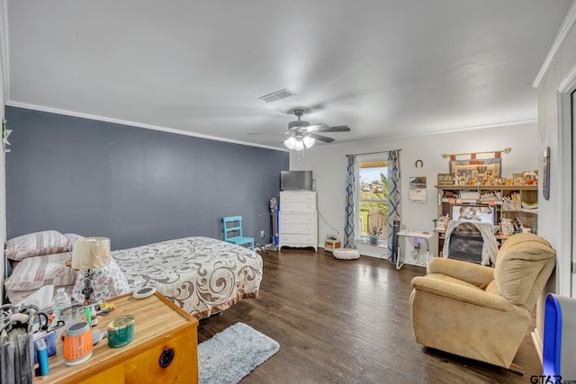 bedroom featuring ceiling fan, dark hardwood / wood-style floors, and crown molding