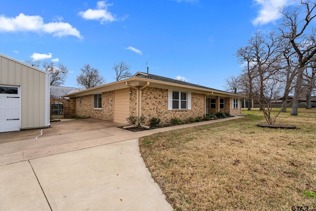 ranch-style house with a front yard