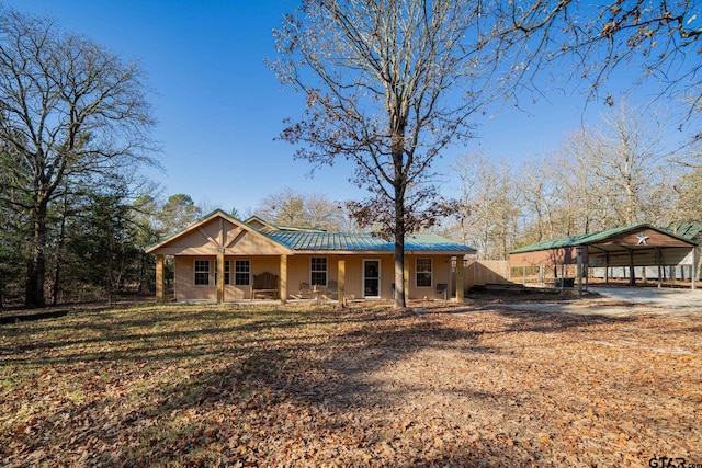 view of front of property featuring a porch and a carport