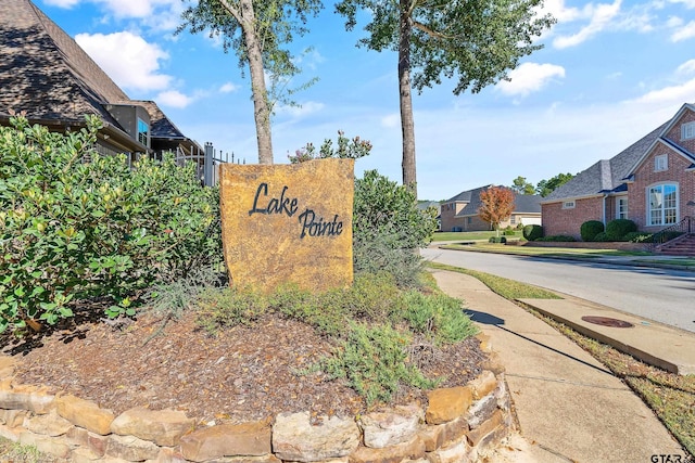 view of community / neighborhood sign