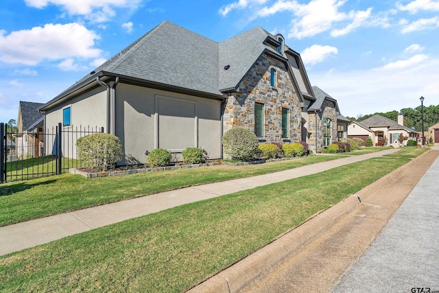 view of front of property with a front yard