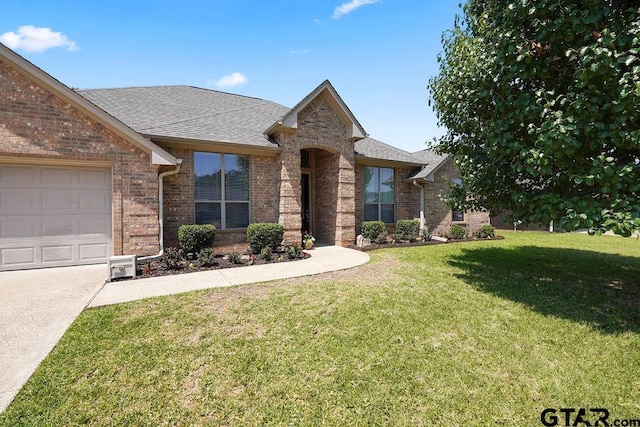 3029 Yasmeen Cir, Flint, TX 75762 - view of front facade featuring brick siding, a shingled roof, a front yard, and a garage