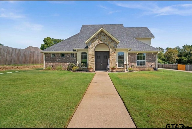 view of front of house featuring a front yard