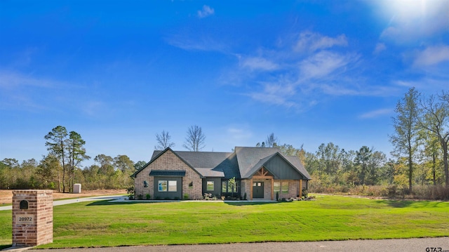 view of front facade with a front yard