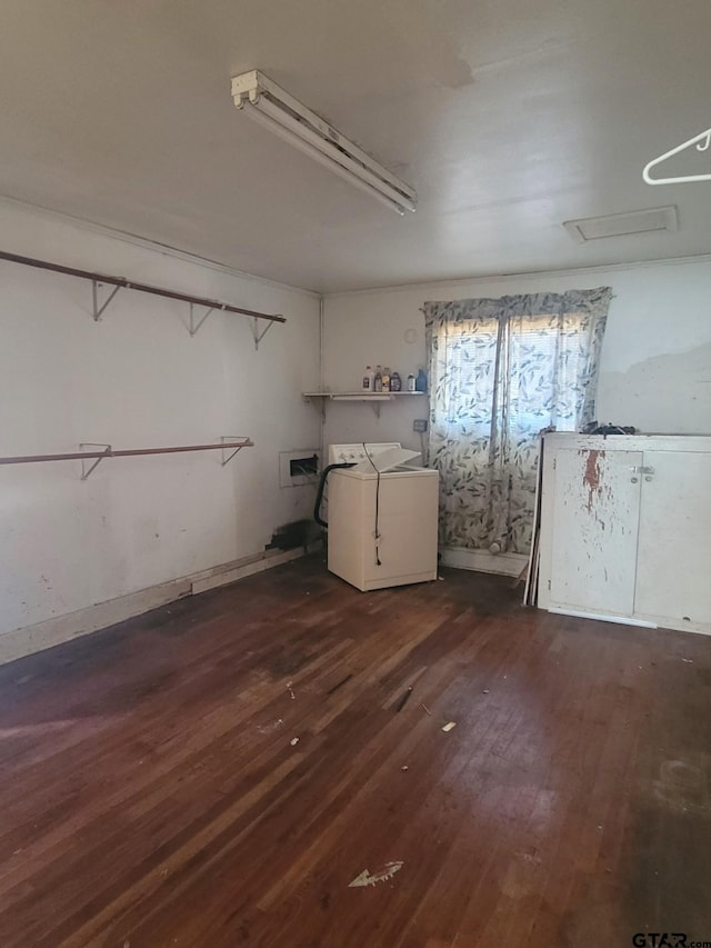 washroom featuring dark wood-type flooring and washing machine and clothes dryer