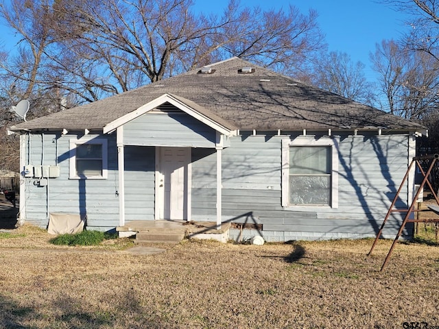 view of front of house with a front yard