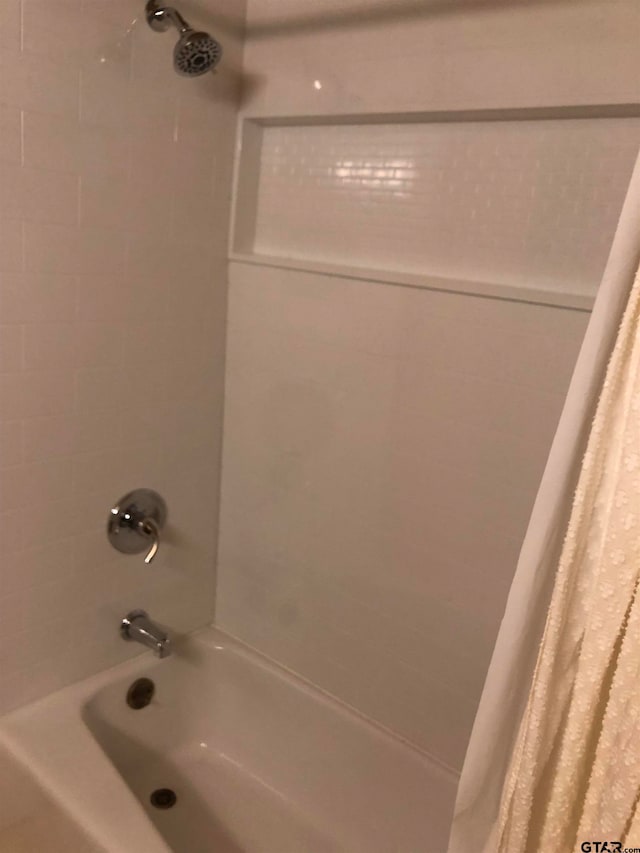 bathroom with shower / tub combo with curtain