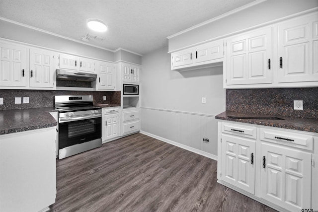 4715 Edinburgh Dr, Tyler, TX 75703 - kitchen with stainless steel appliances, under cabinet range hood, dark countertops, white cabinetry, and a textured ceiling