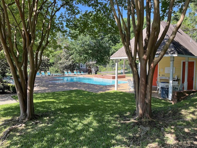 4020 Hanover Pl, Tyler, TX 75701 - community pool with a patio area