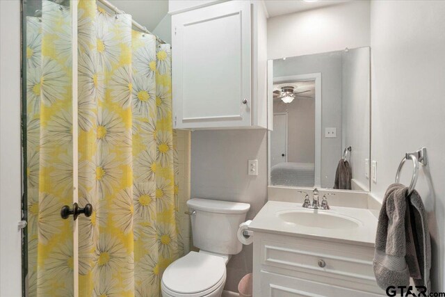 2733 Rockbridge Rd, Tyler, TX 75701 - bathroom with vanity and a ceiling fan