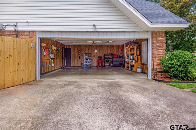 2733 Rockbridge Rd, Tyler, TX 75701 - garage with concrete driveway