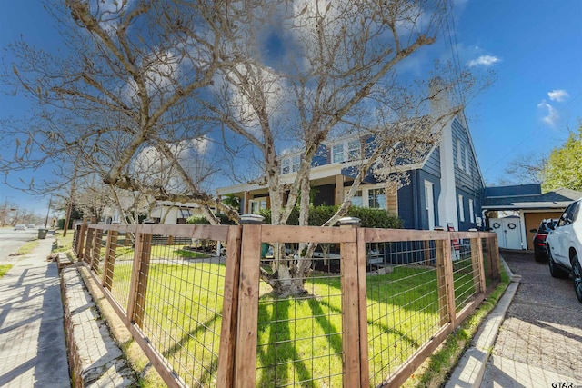 view of front of home featuring a front lawn and a fenced front yard