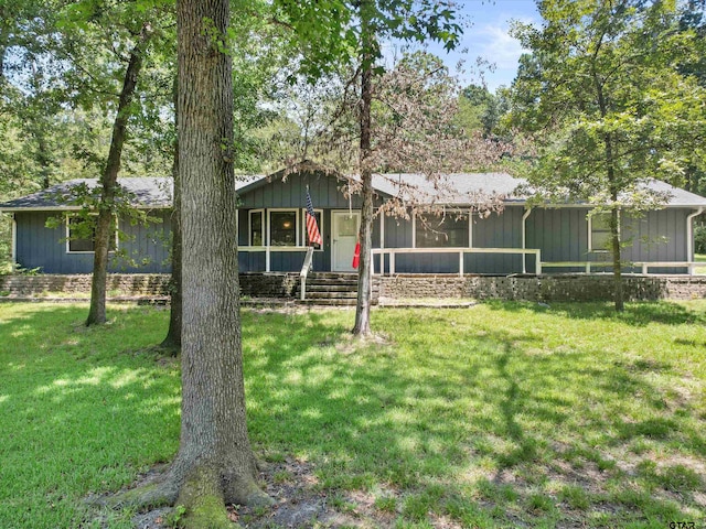 view of front of property with a front lawn