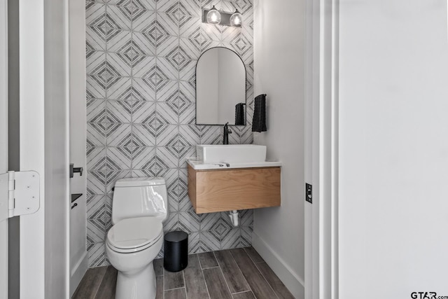 331 W Eagle Pt, Mount Vernon, TX 75457 - bathroom with wood tiled floor, toilet, and baseboards